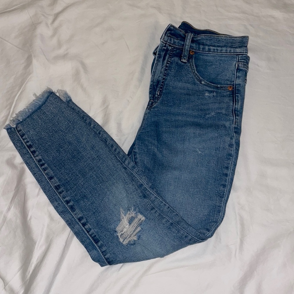 Gap Distressed True Skinny Jeans